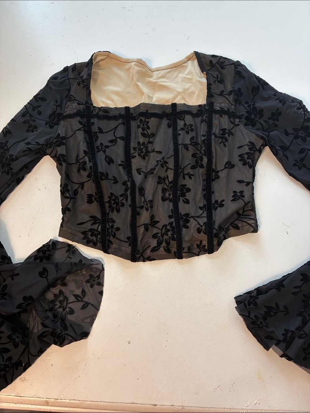 SHEIN XS Black Long Bell Sleeve Floral Lace Cropped Top